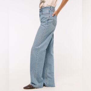 Abercrombie & Fitch The Loose High Rise Light Wash Jeans Raw Hem Sz 29/8R Chic